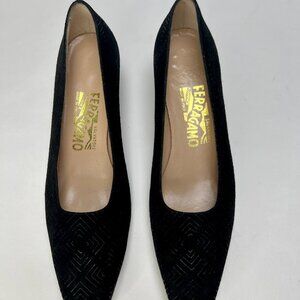 SZ 8 AAA - Salvatore Ferragamo Black Suede Pumps -- Like New